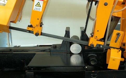 德兴数控带锯床自动送料精度会出现偏差吗？